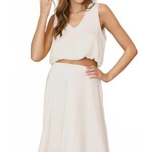 NEW KLD. SIGNATURE v-neck washed satin bubble hem top in ivory